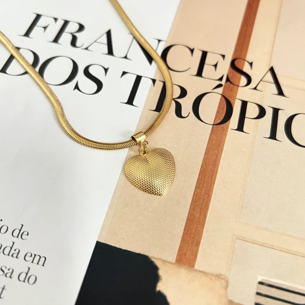 COLAR FIO ALEMÃO COM PINGENTE DE CORAÇÃO TRABALHADO