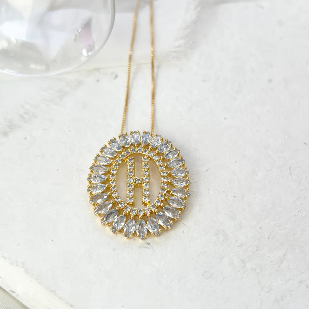 COLAR MANDALA DE ZIRCONIAS DE LETRAS - H