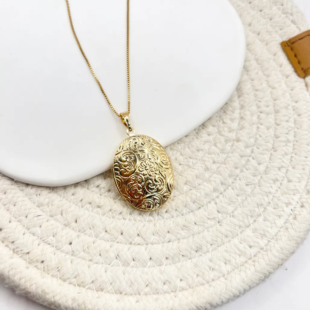 COLAR RELICÁRIO OVAL COM FLORES