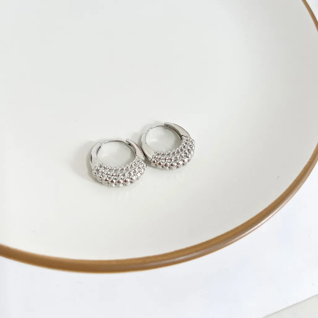 BRINCO ARGOLA ARTICULADA COM BOLINHAS