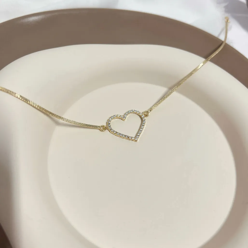 COLAR CHOKER CORAÇÃO RIVIERA E FIO LAMINADO
