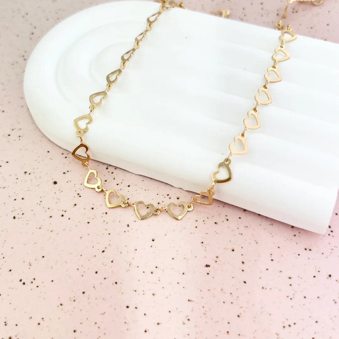 COLAR CHOKER CORAÇÕES VAZADOS 40CM