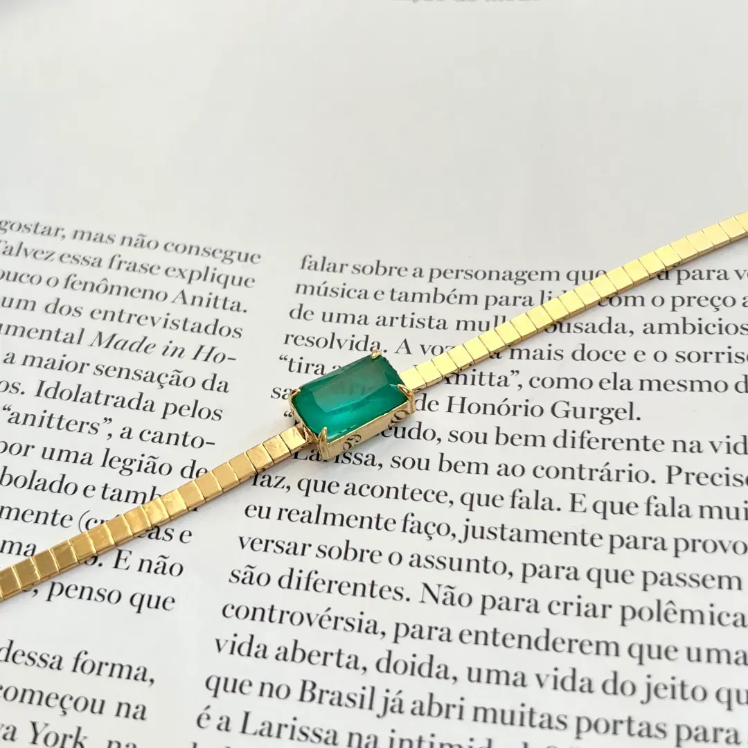 COLAR CHOKER  FITA COM PEDRA VERDE