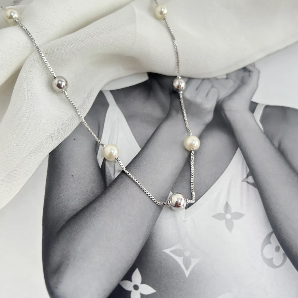 COLAR CHOKER PÉROLAS E BOLAS