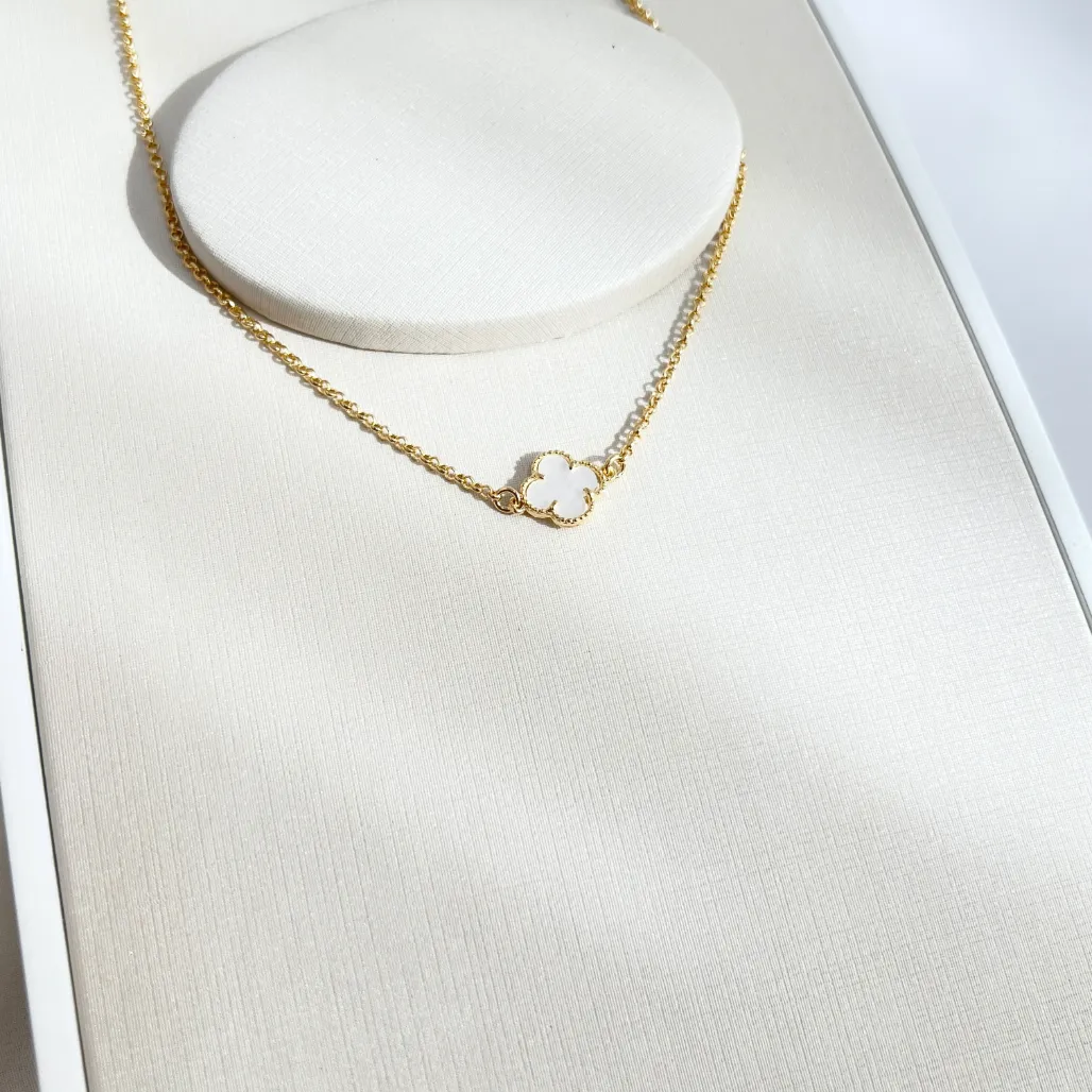 COLAR CHOKER TREVO BRANCO 45CM