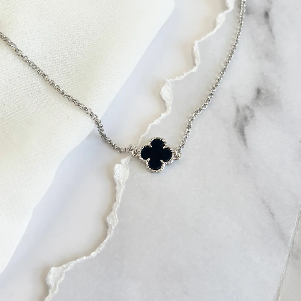 COLAR CHOKER TREVO PRETO 45CM