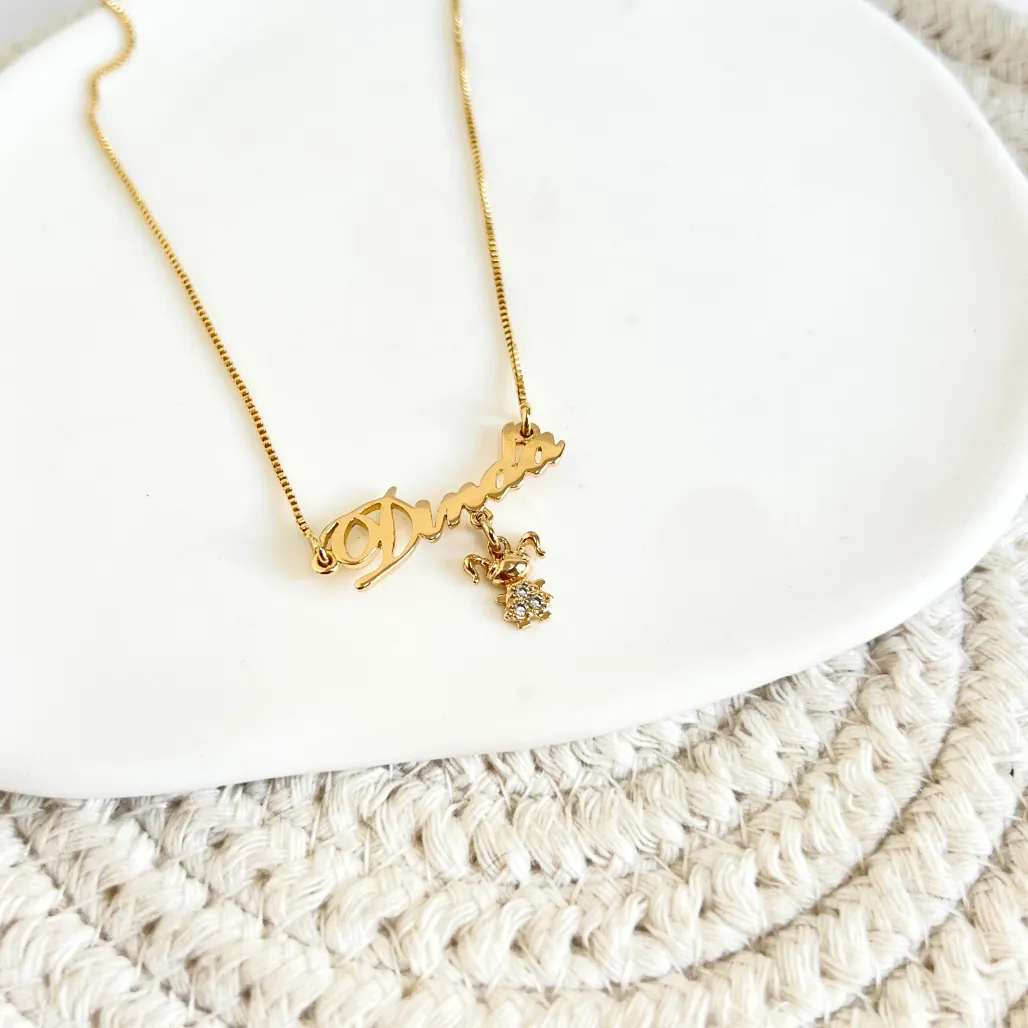 COLAR DINDA COM PINGENTE DE MENINA