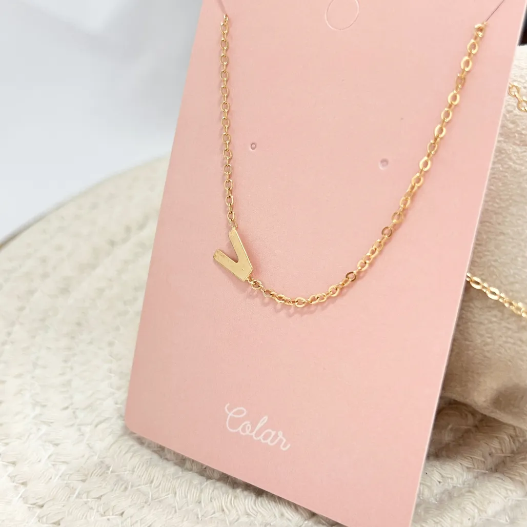 COLAR LETRA LATERAL - V