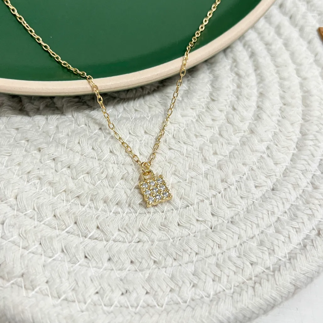 COLAR PINGENTE QUADRADO COM ZIRCONIAS