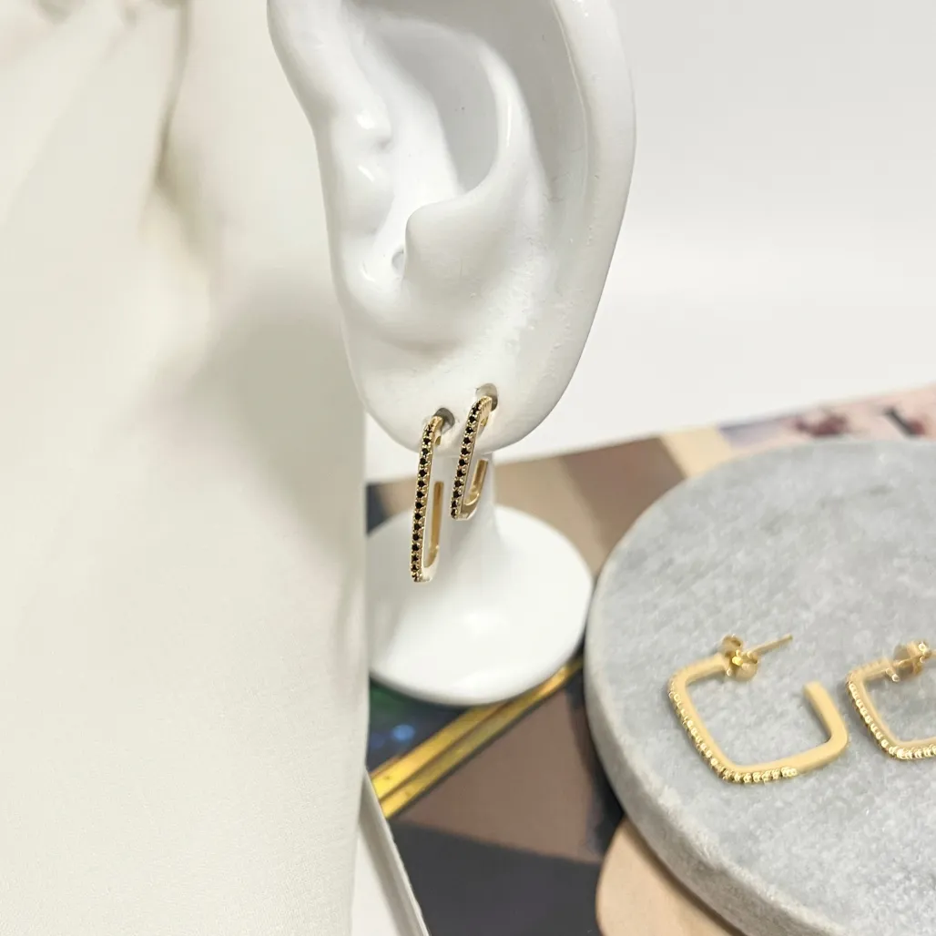 DUPLA ARGOLA PINO QUADRADAS CRAVEJADAS ZIRCONIA PRETA