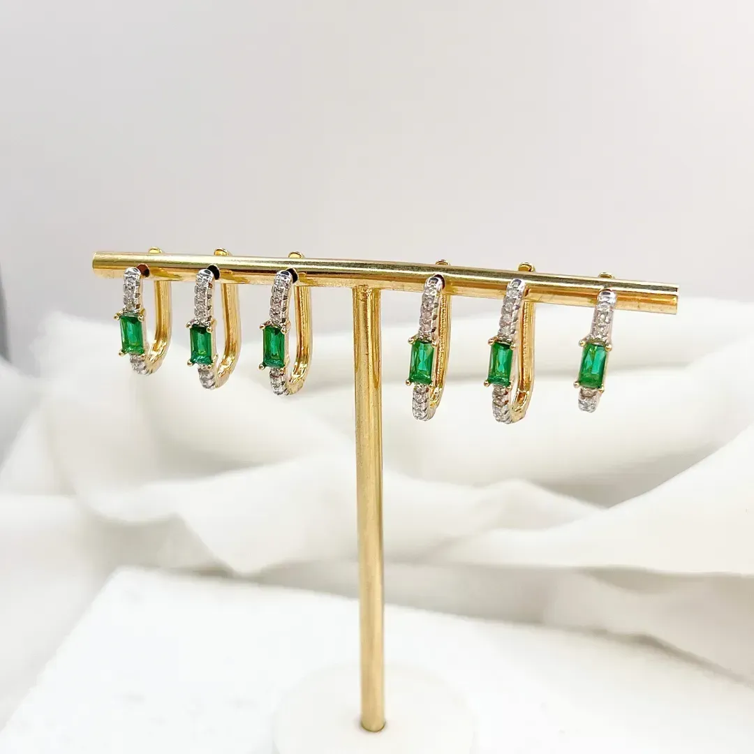 TRIO BRINCO ARGOLAS ARTICULADAS QUADRADAS COM BAGUETE VERDE ESMERALDA