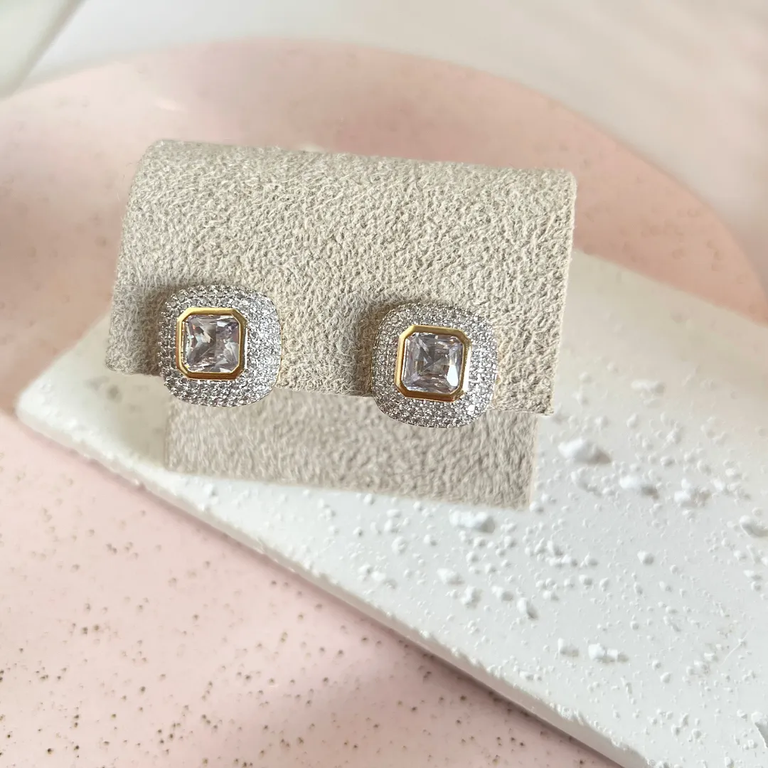BRINCO QUADRADO LUXO COM MICRO ZIRCONIAS - COM CANETA DE RÓDIO