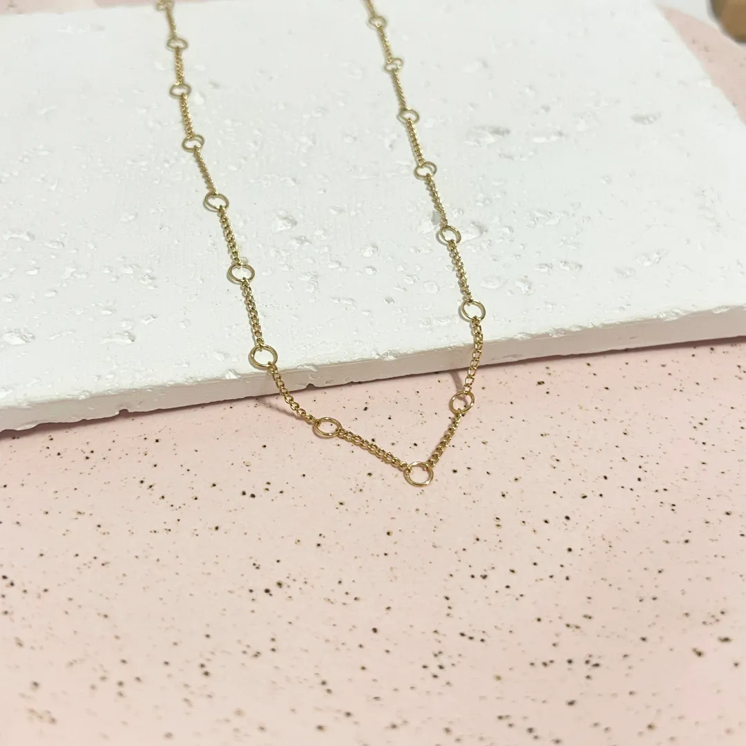 COLAR CHOKER TRABALHADO E CÍRCULO 40CM