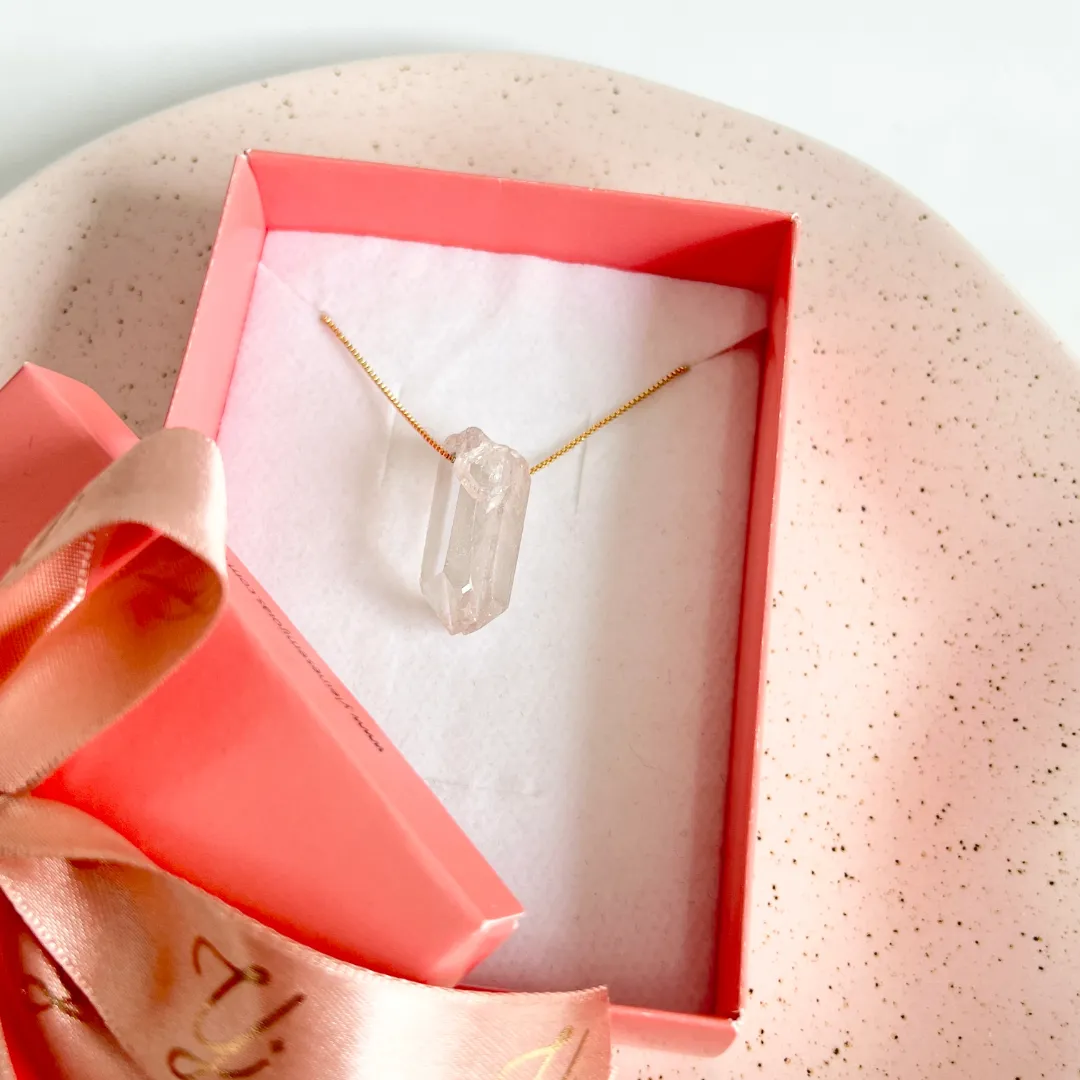 COLAR COM PEDRA NATURAL CRISTAL