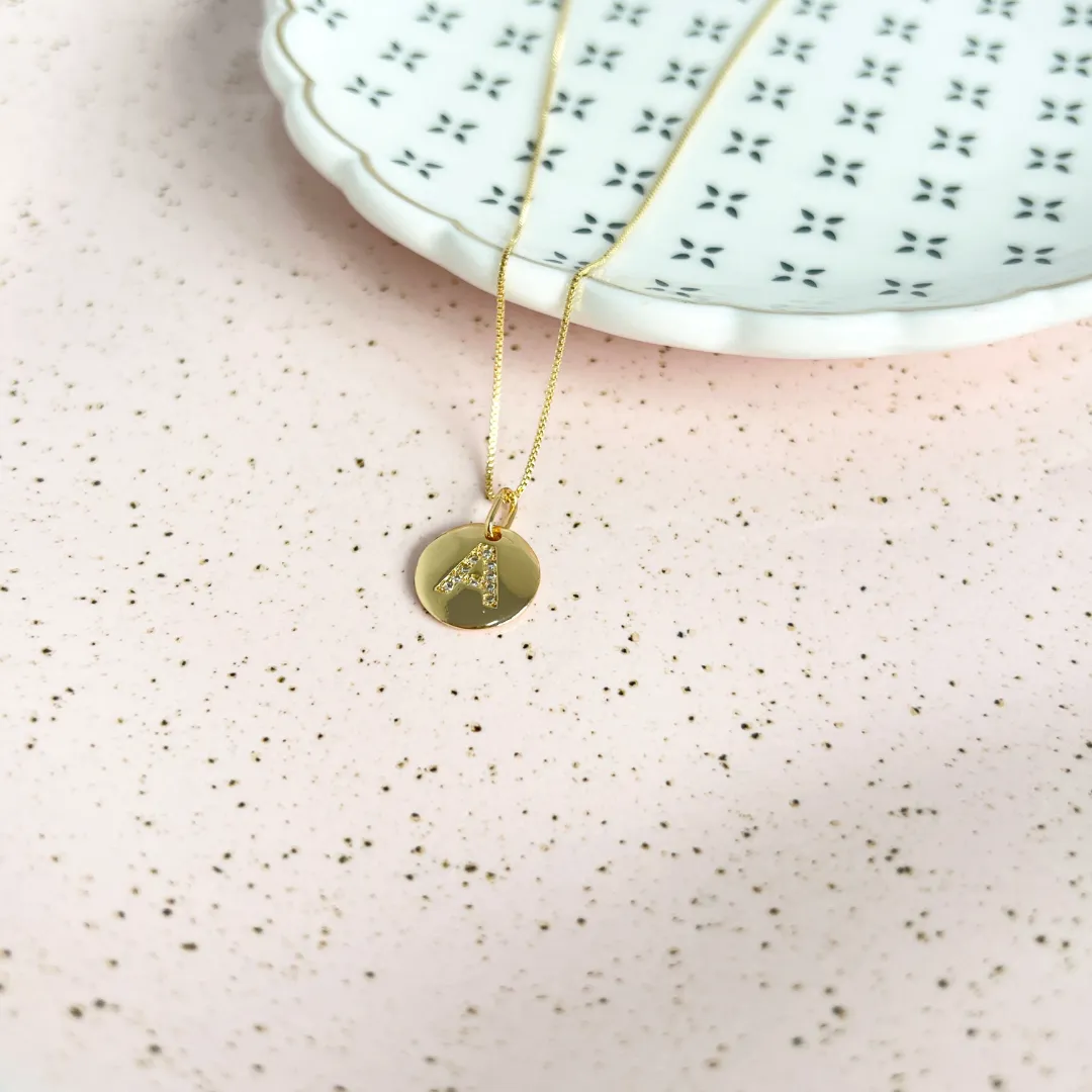 COLAR MINI MEDALHA DE LETRA - A