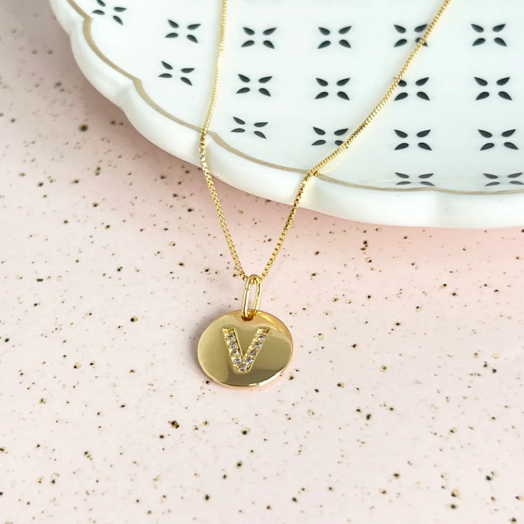 COLAR MINI MEDALHA DE LETRA - V