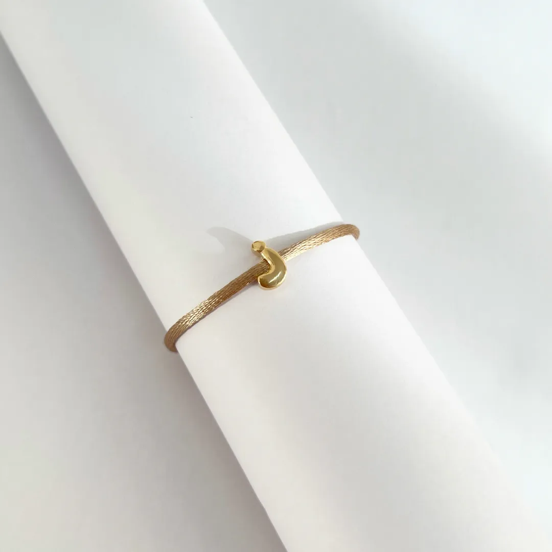 PULSEIRA FIO DE CERA COM PINGENTE DE LETRA - J
