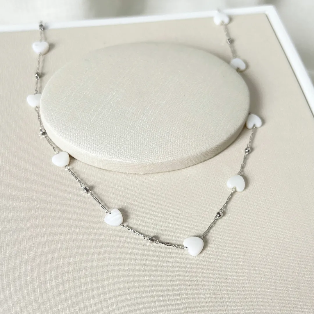 COLAR CHOKER CORAÇÕES EM MADRE PÉROLA