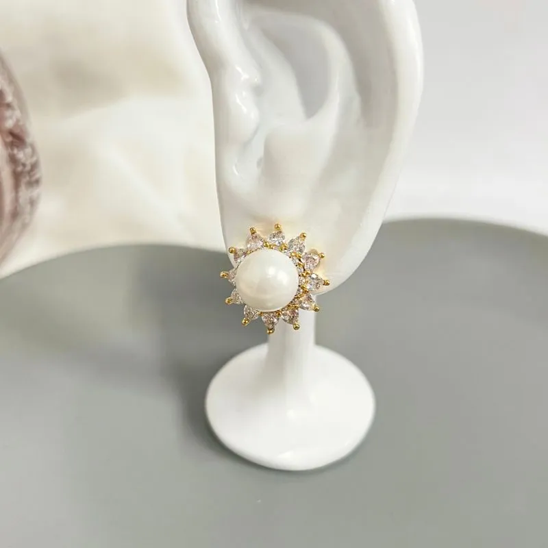 BRINCO PÉROLA SHELL COM ZIRCONIAS