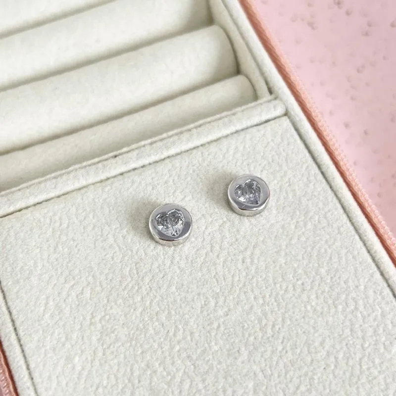 BRINCO REDONDO COM ZIRCONIA DE CORAÇÃO