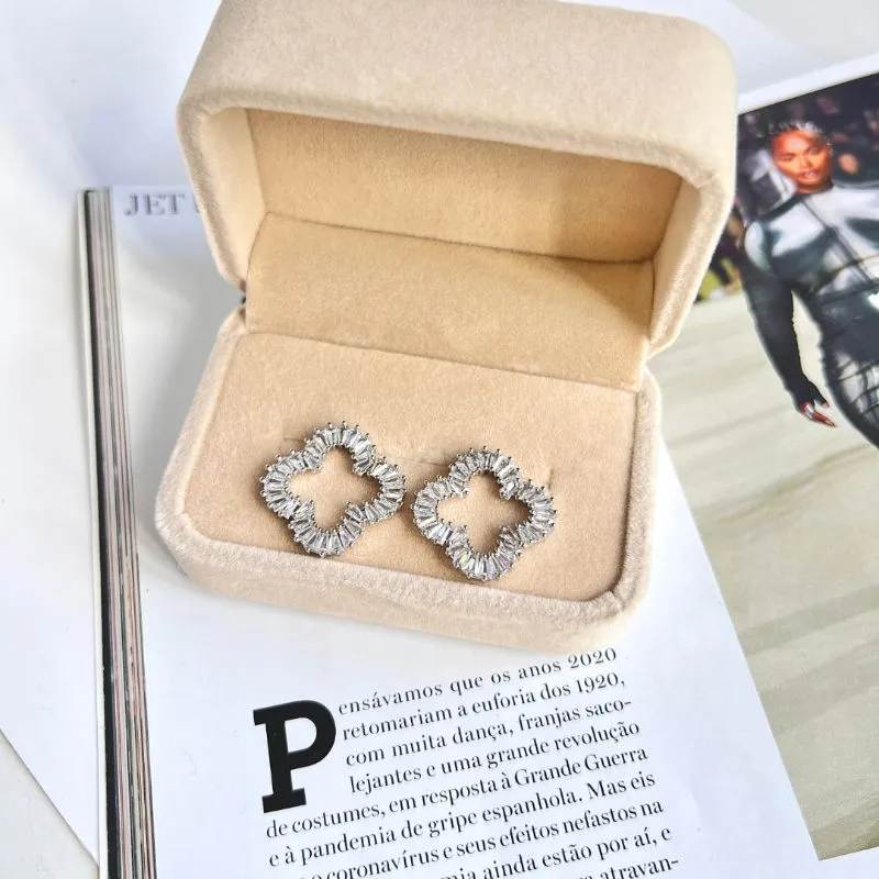 BRINCO TREVO BAGUETES BRINCO TREVO BAGUETES