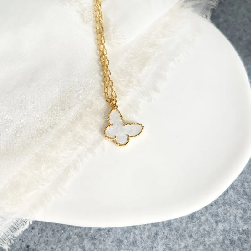 COLAR BORBOLETA MADRE PÉROLA COLAR BORBOLETA MADRE PÉROLA