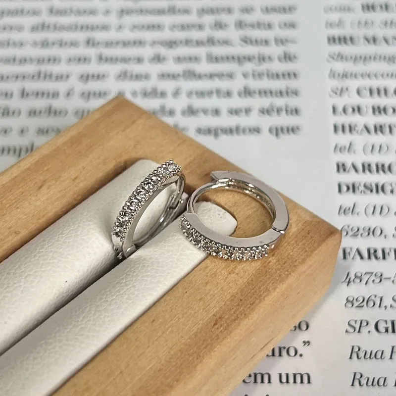 BRINCO ARGOLA ARTICULADA FINA CRAVEJADA 1,5CM BRINCO ARGOLA ARTICULADA FINA CRAVEJADA 1,5CM