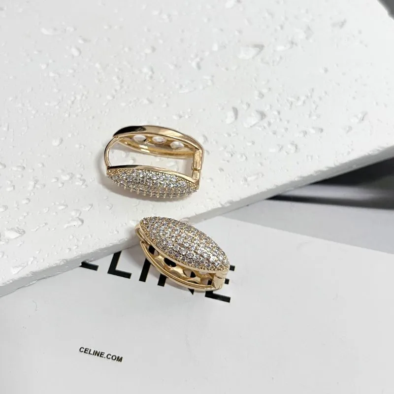 BRINCO ARGOLA ARTICULADA FORMATO SEMENTE CRAVEJADA 2CM