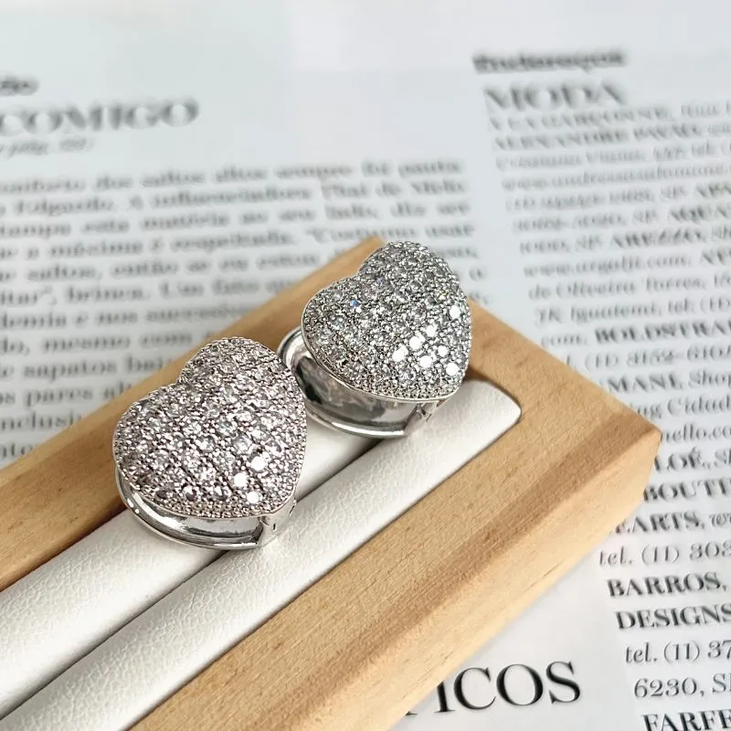 BRINCO ARGOLA CORAÇÃO CRAVEJADO BRINCO ARGOLA CORAÇÃO CRAVEJADO