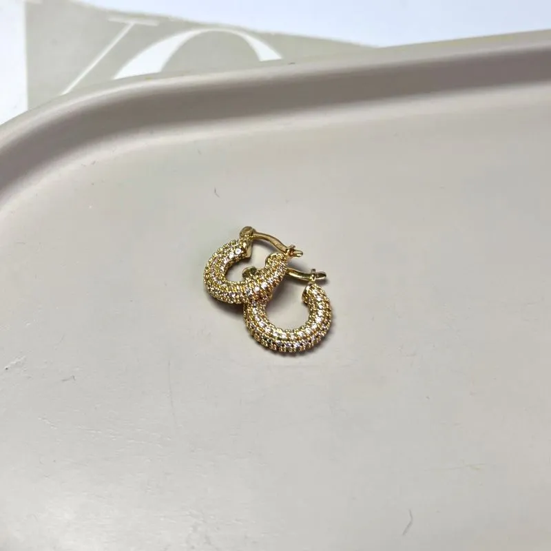 BRINCO ARGOLA ZIRCONIA DE ENCAIXE COM ZIRCONIA CRISTAL