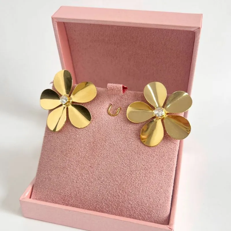 BRINCO FLOR COM PONTO DE LUZ NO CENTRO BRINCO FLOR COM PONTO DE LUZ NO CENTRO