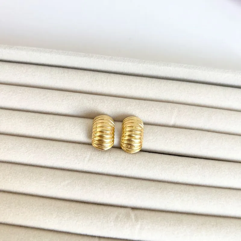 BRINCO MEIA ARGOLA LISTRAS HORIZONTAIS BRINCO MEIA ARGOLA LISTRAS HORIZONTAIS