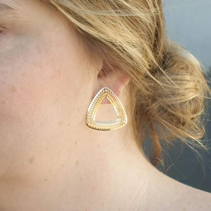 BRINCO TRIÂNGULO BRINCO TRIÂNGULO