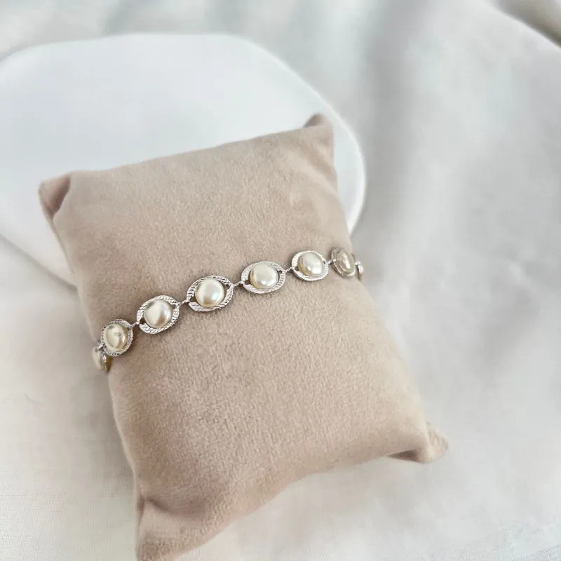 PULSEIRA PÉROLAS COM ARCO EM VOLTA