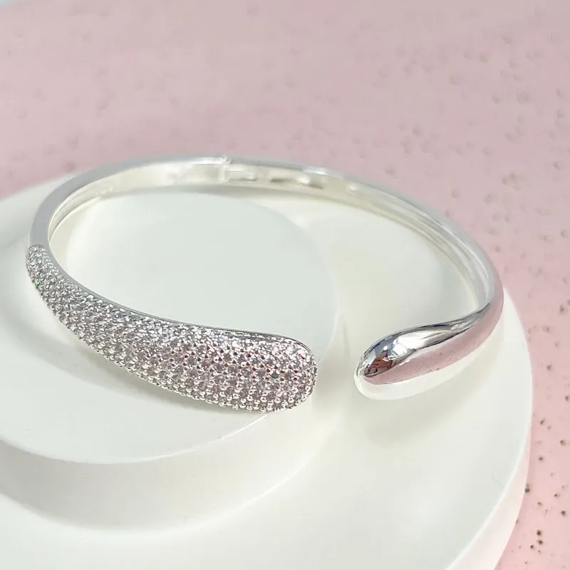 BRACELETE CRAVEJADO BRACELETE CRAVEJADO