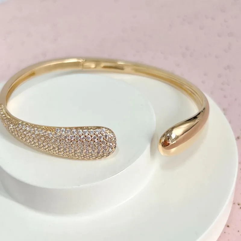 BRACELETE CRAVEJADO BRACELETE CRAVEJADO