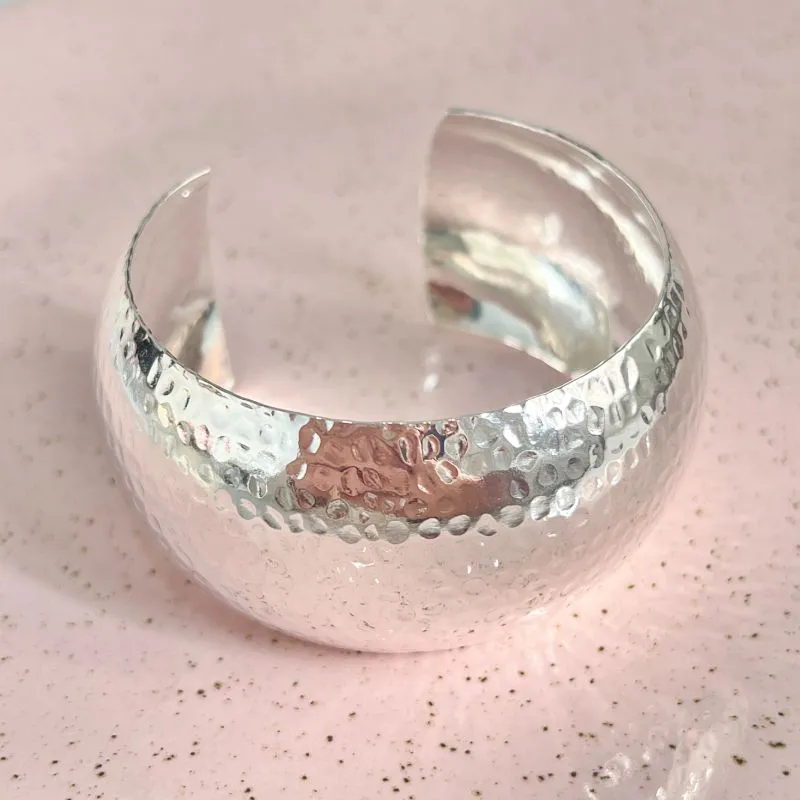 BRACELETE LARGO MARTELADO
