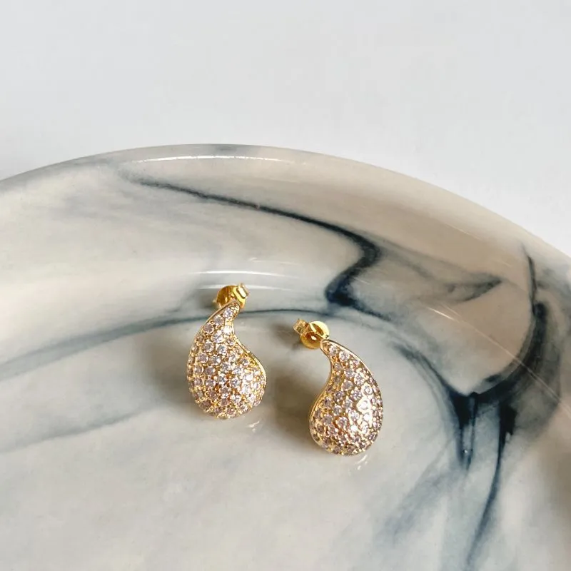 BRINCO GOTA CRAVEJADA BRINCO GOTA CRAVEJADA