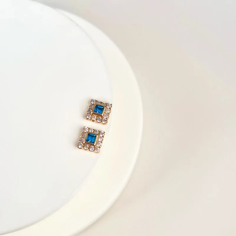 BRINCO QUADRADO AZUL COM STRASS