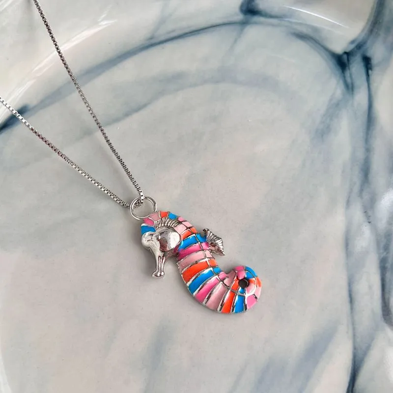 COLAR CAVALO MARINHO RESINADO COLAR CAVALO MARINHO RESINADO