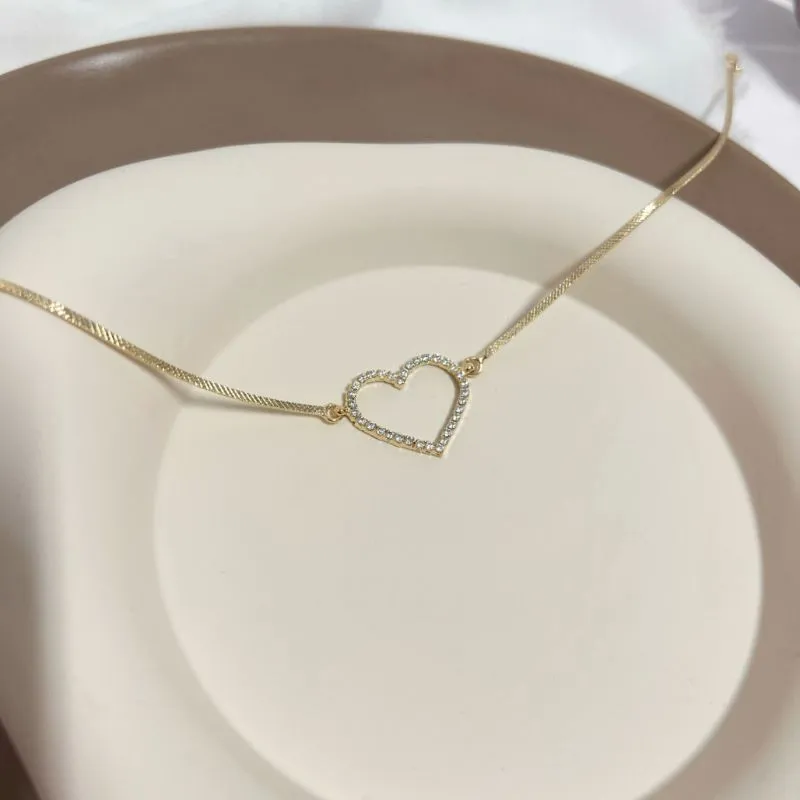 COLAR CHOKER CORAÇÃO RIVIERA E FIO LAMINADO