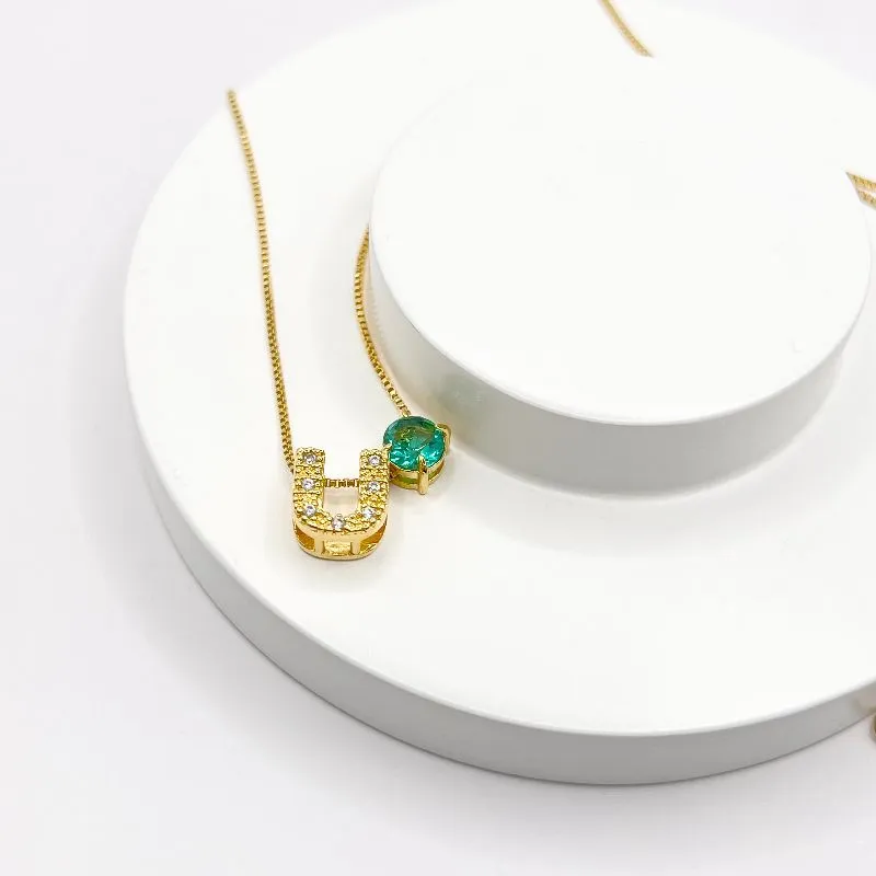 COLAR LETRA CRAVEJADA E UMA PEDRA REDONDA TURMALINA - U COLAR LETRA CRAVEJADA E UMA PEDRA REDONDA TURMALINA - U