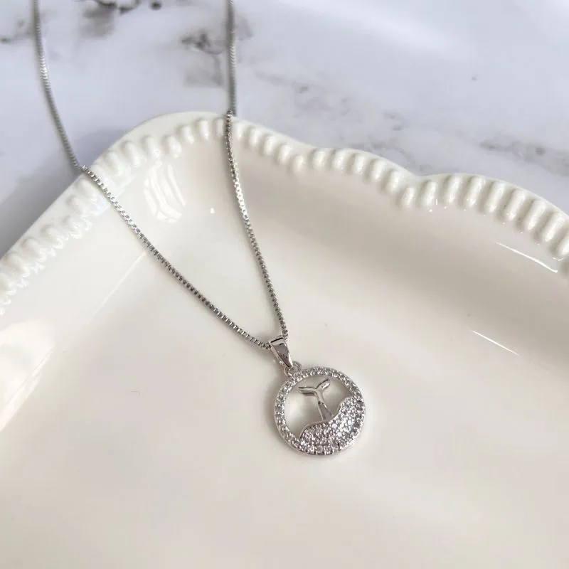 COLAR MEDALHA RABO DE BALEIA CRAVEJADO COLAR MEDALHA RABO DE BALEIA CRAVEJADO