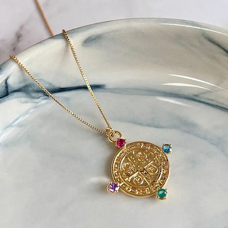 COLAR MEDALHA SÃO BENTO COM PEDRAS COLORIDAS