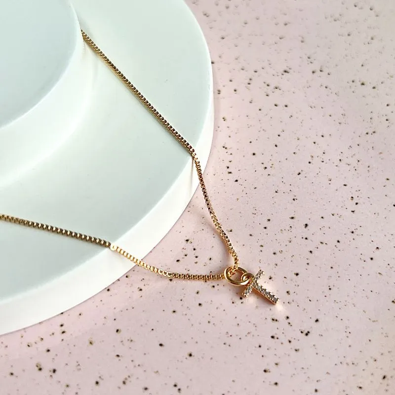 COLAR MINI LETRA CRAVEJADA - T COLAR MINI LETRA CRAVEJADA - T