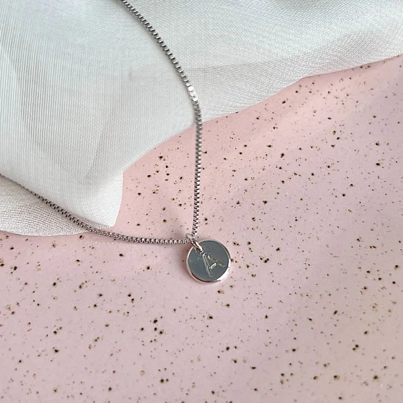 COLAR MINI MEDALHA DE LETRA - A