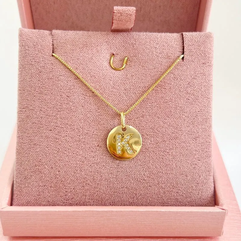 COLAR MINI MEDALHA DE LETRA - K COLAR MINI MEDALHA DE LETRA - K