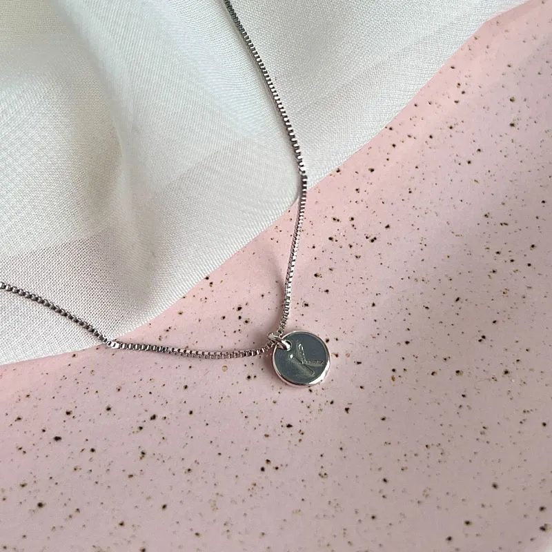 COLAR MINI MEDALHA DE LETRA - K COLAR MINI MEDALHA DE LETRA - K