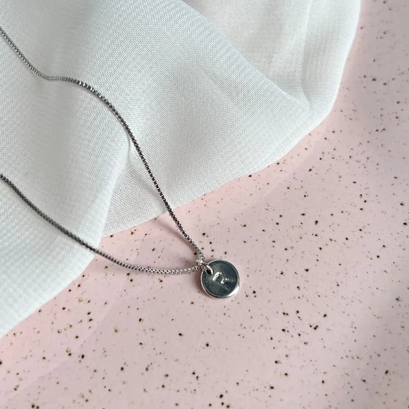 COLAR MINI MEDALHA DE LETRA - R
