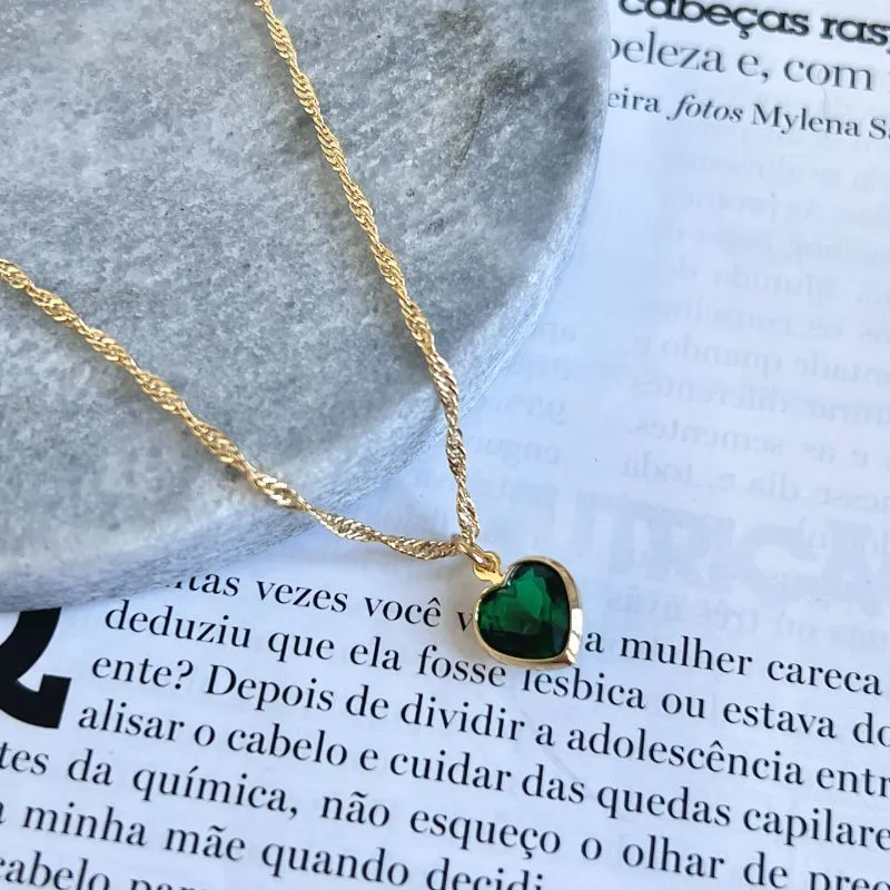 COLAR SINGAPURA COM PINGENTE DE CORAÇÃO VERDE COLAR SINGAPURA COM PINGENTE DE CORAÇÃO VERDE